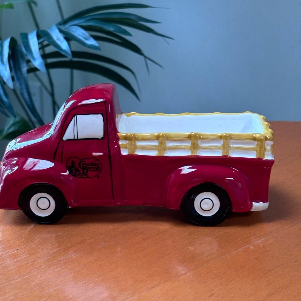 Cracker Barrel ceramic truck